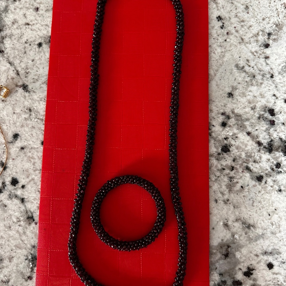 ENDLESS GARNET NECKLACE & BANGLE (SIZE 7 1/2)